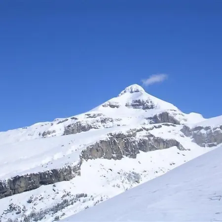 Roca Nevada Aparthotel Villanúa