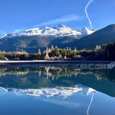 Roca Nevada Aparthotel Villanúa