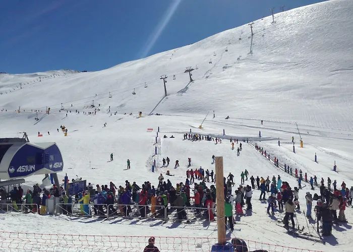 Roca Nevada Aparthotel Villanúa