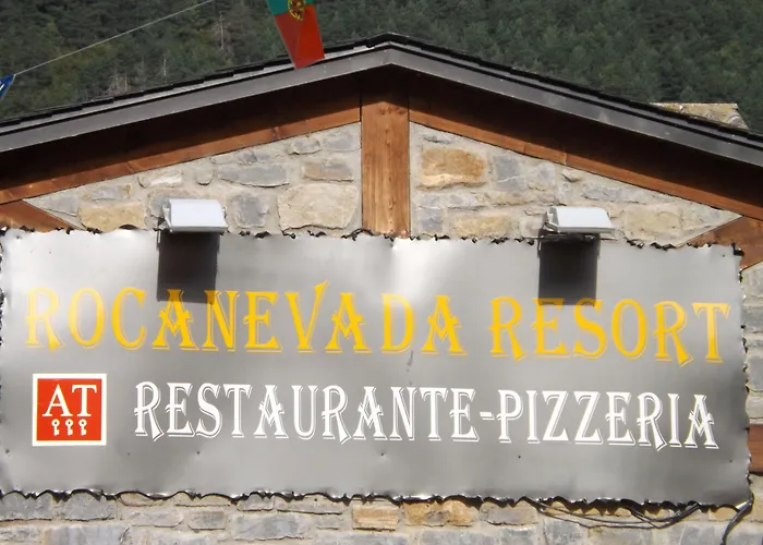 Roca Nevada Apartahotel Villanúa