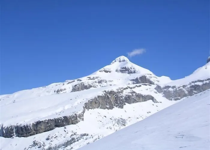 Roca Nevada Apartahotel Villanúa