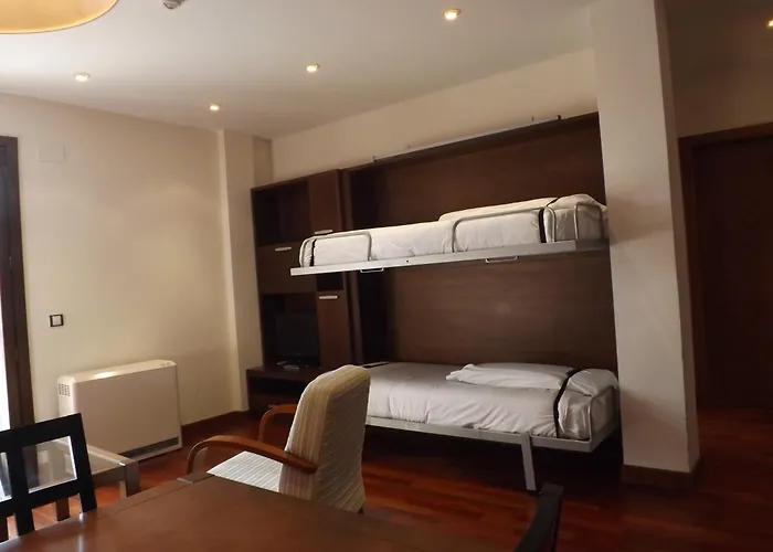 Roca Nevada Apartahotel Villanúa